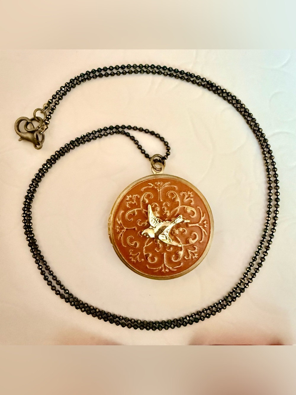 BIRD LOCKET VTG GOLD SWALLOW ON TERRACOTTA EMBOSSED ENAMEL NWT GIFT BOX 22”CHAIN
